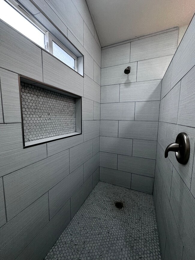 Building Photo - 5733 Saplinas Rd