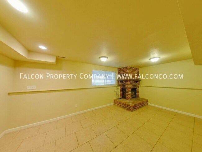 Building Photo - 1339 Hathaway Dr
