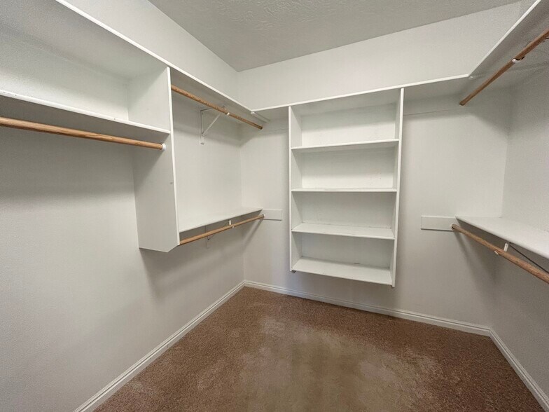 Building Photo - 5535 N Lolo Pass Ave