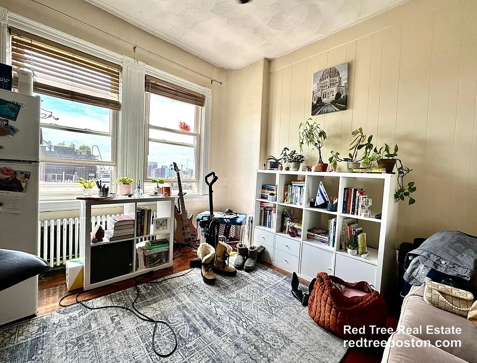 Building Photo - 108 Myrtle St