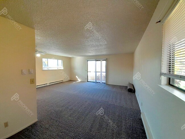 Building Photo - 867 Birch Ave