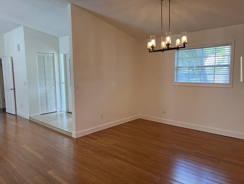 Building Photo - 990 Windsong Way