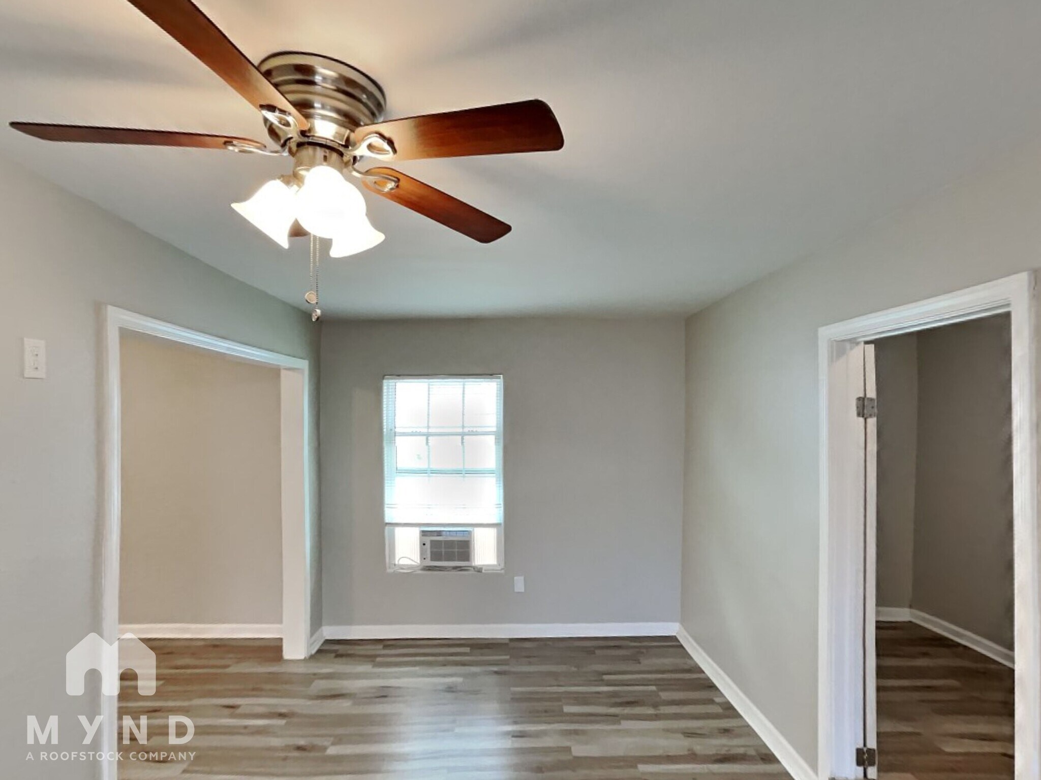 Building Photo - 1914 Roslyn St