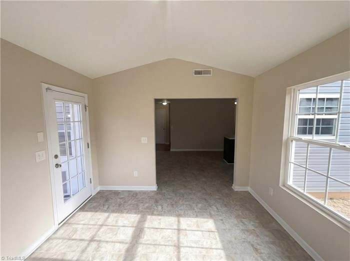 Building Photo - 2518 Macleod St