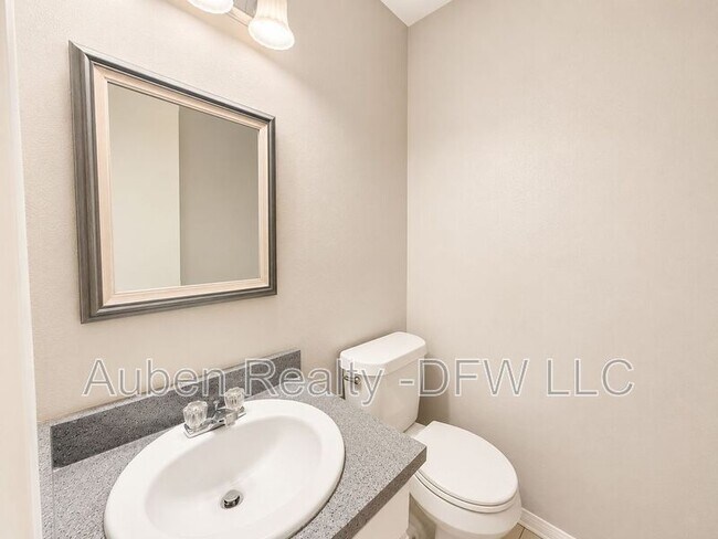 Building Photo - 509 S Beverly St