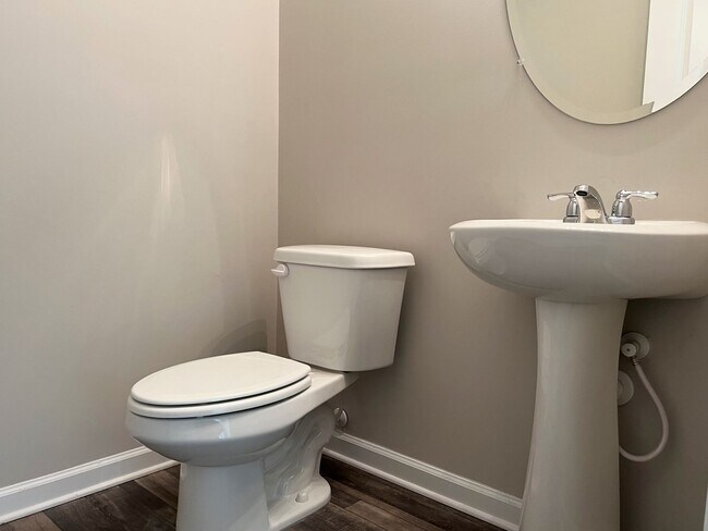 Building Photo - Wonderful Home in The Highlands