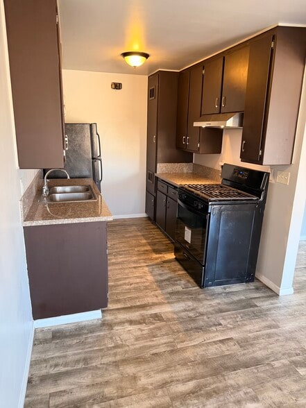 Building Photo - 783 Karesh Ave