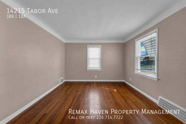 Building Photo - 14215 Tabor Ave, Maple Heights- Spacious 3...
