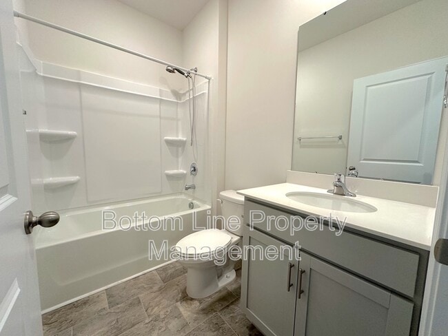 Building Photo - 211 Dogwood Crk Dr