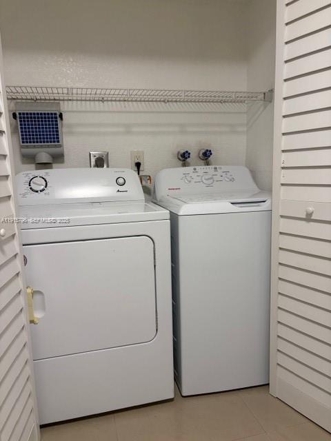 Building Photo - 3100 Riverside Dr