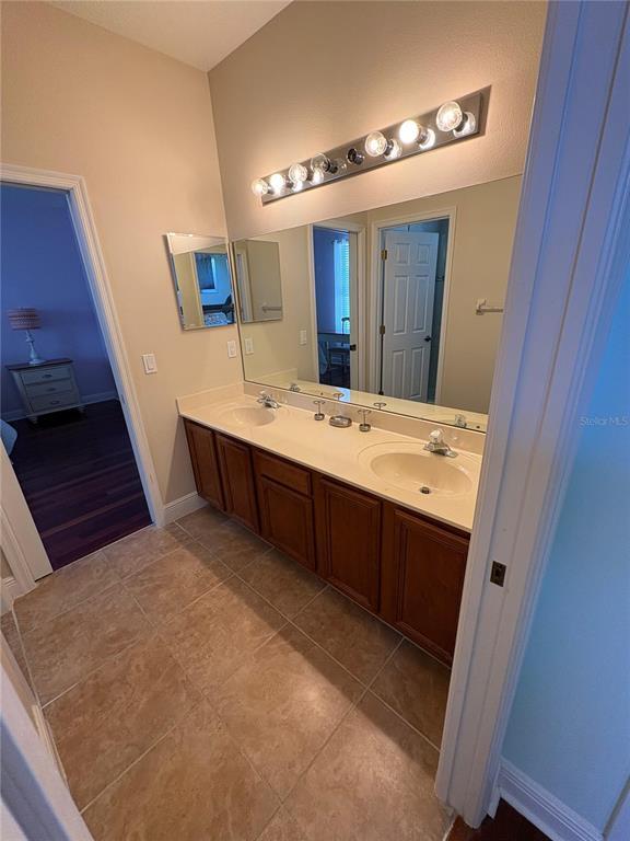 Building Photo - 9718 Pineola Dr