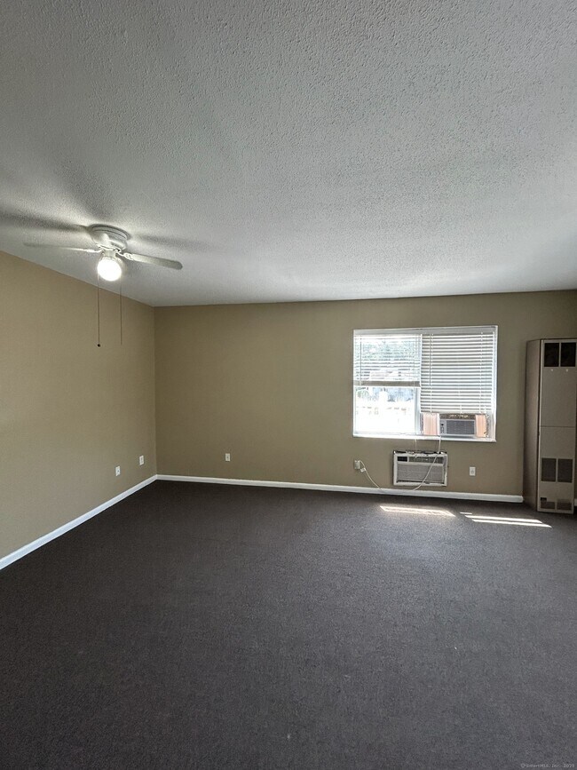Building Photo - 1064 Poquonnock Rd