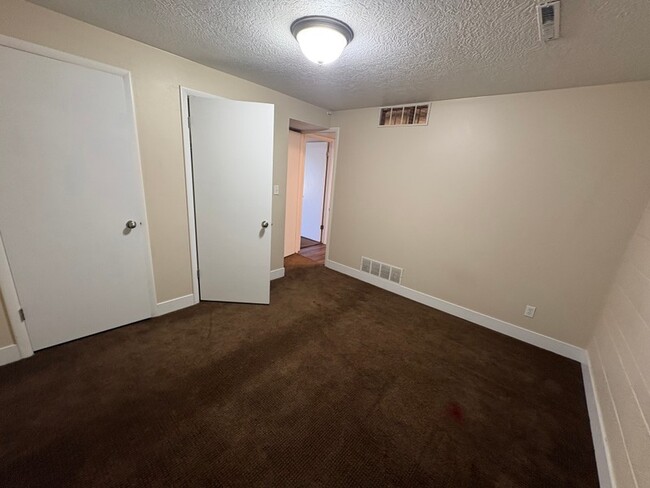 Building Photo - 750 E 1350 S
