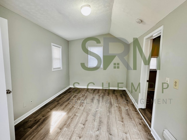 Building Photo - Spacious 2BD home off of Taylor Blvd!