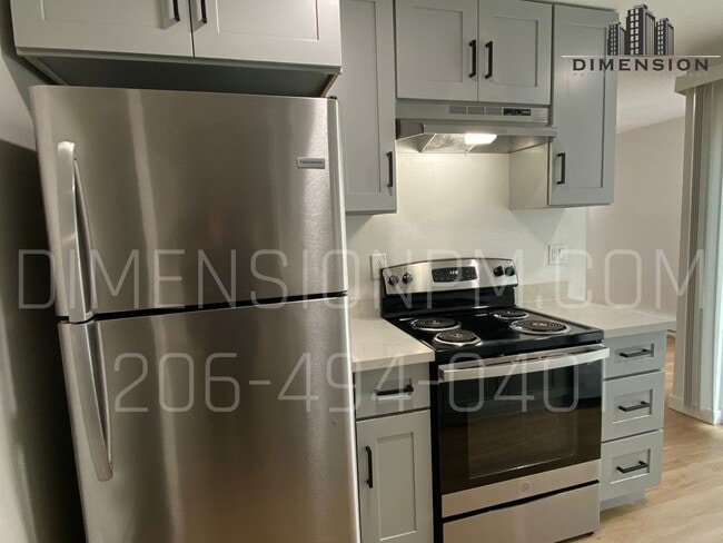 Building Photo - Stunning Renovated 2BR/1.5BA Duplex with A...