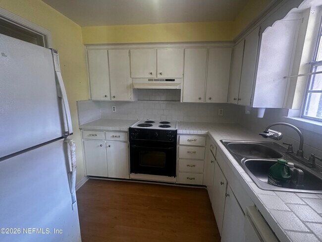 Building Photo - 1530 El Prado Rd