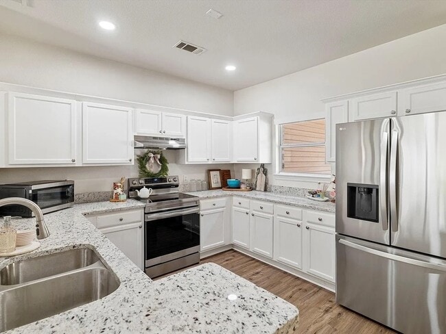 Building Photo - 2305 Homewood Ln