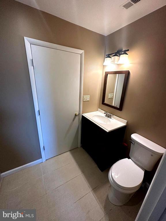 Building Photo - 6300 Bentham Ct