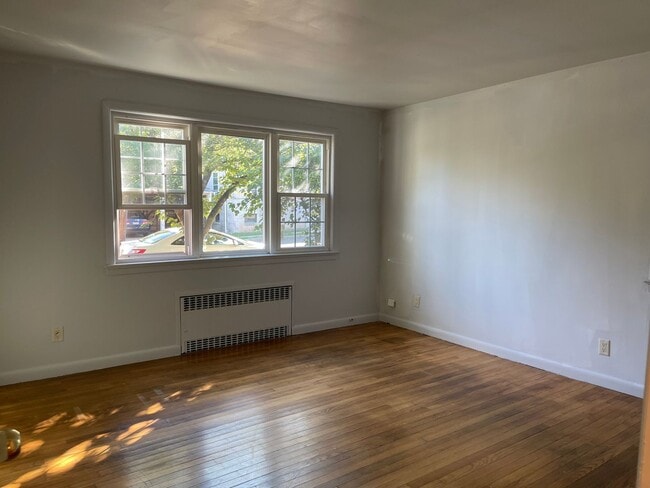 Building Photo - **100 SICARD ST** Basement+Driveway+Off-Street Parking+Free Washer/Dryer+Deck+Backyard