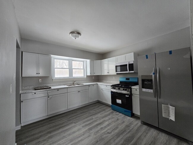 Building Photo - 1044 Hobart St