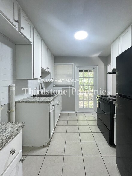 Building Photo - 885 Bunker Hill Blvd