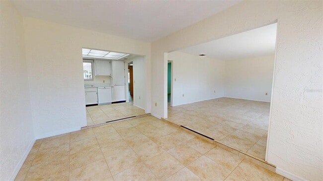Building Photo - 1213 Glen Oaks Dr E