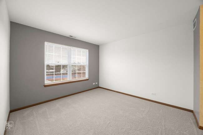 Building Photo - GORGEOUS 2 BEDROOM TOWNHOME LOCATED IN LINDENHURST AVAILABLE JUNE 14!