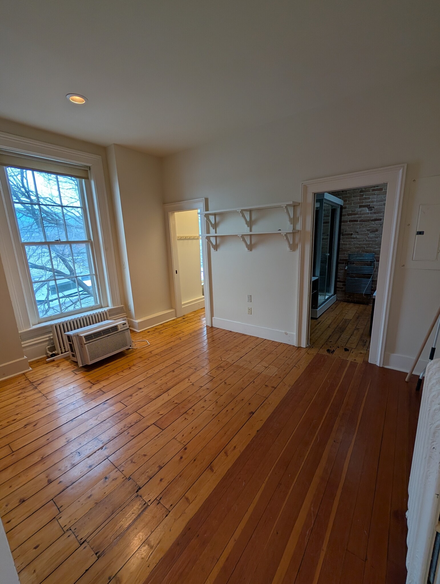 Flex space well suited for an office - 332 Main St