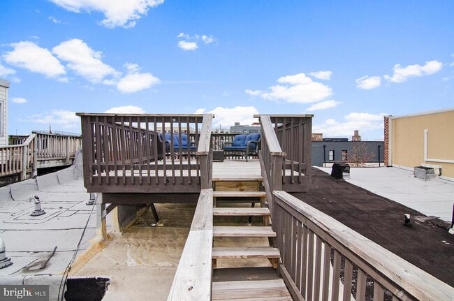 Building Photo - 1815 S Charles St