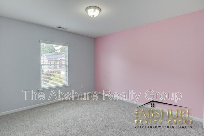 Building Photo - 535 Smith Ridge Way