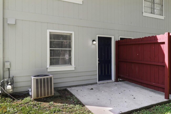 Building Photo - 360 N 19th St