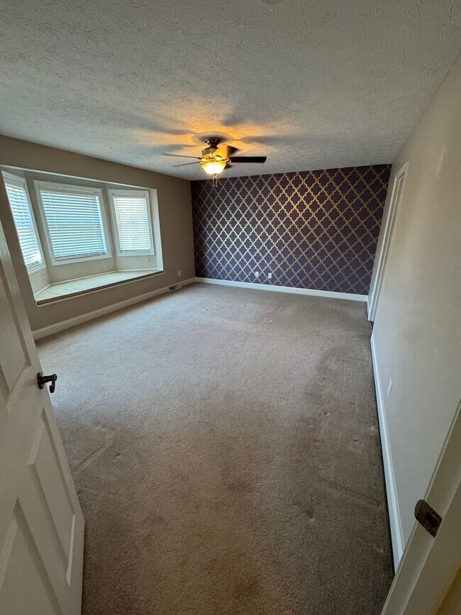 Building Photo - 2 Bed 2 full and 2 1/2 Bath- Imperial PA