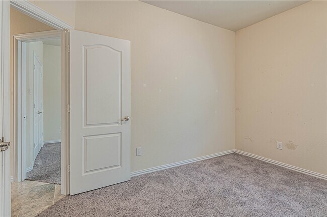 Building Photo - 21263 Lucknow Ln