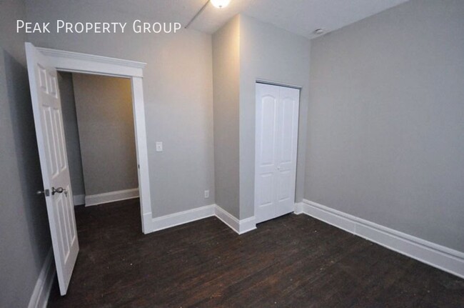 Building Photo - Available Fall 2025! 3 bedroom apartment l...