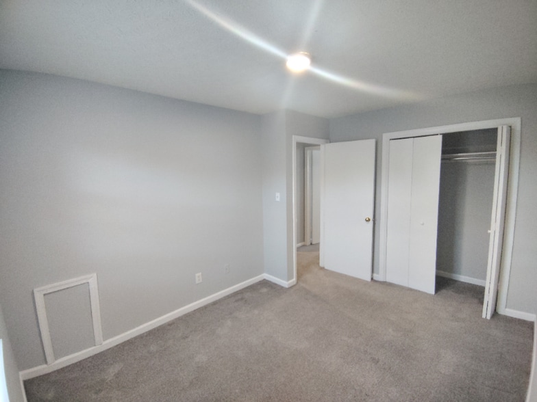 Building Photo - 74 Ferguson Dr