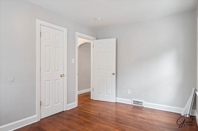 Building Photo - $1250 3 bedroom bungalow