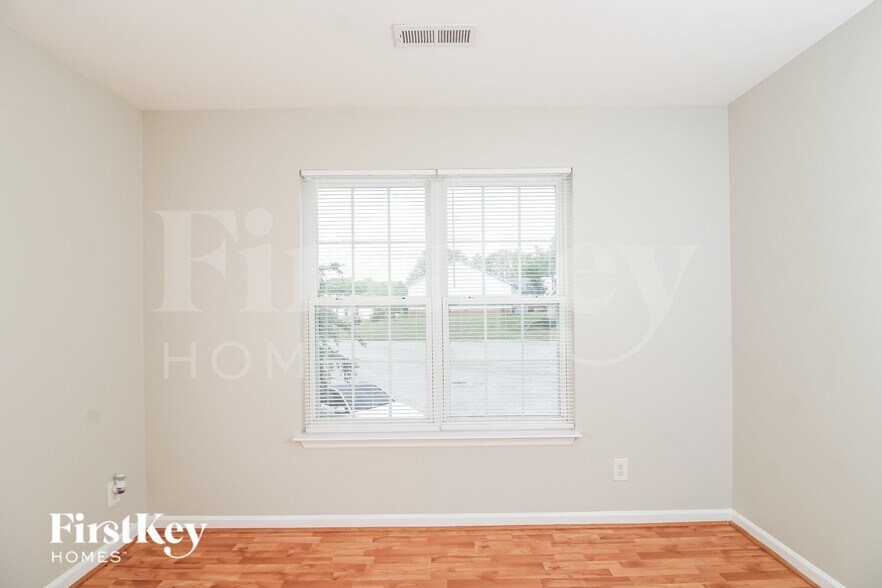 Building Photo - 1403 Rosebay Ct