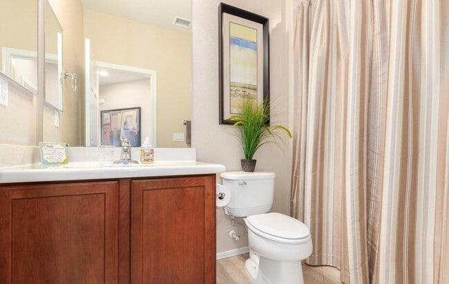 Building Photo - MOVE IN SPECIAL! Sharp Updated 2 Bed/2 Bath Home iw/Private Pool