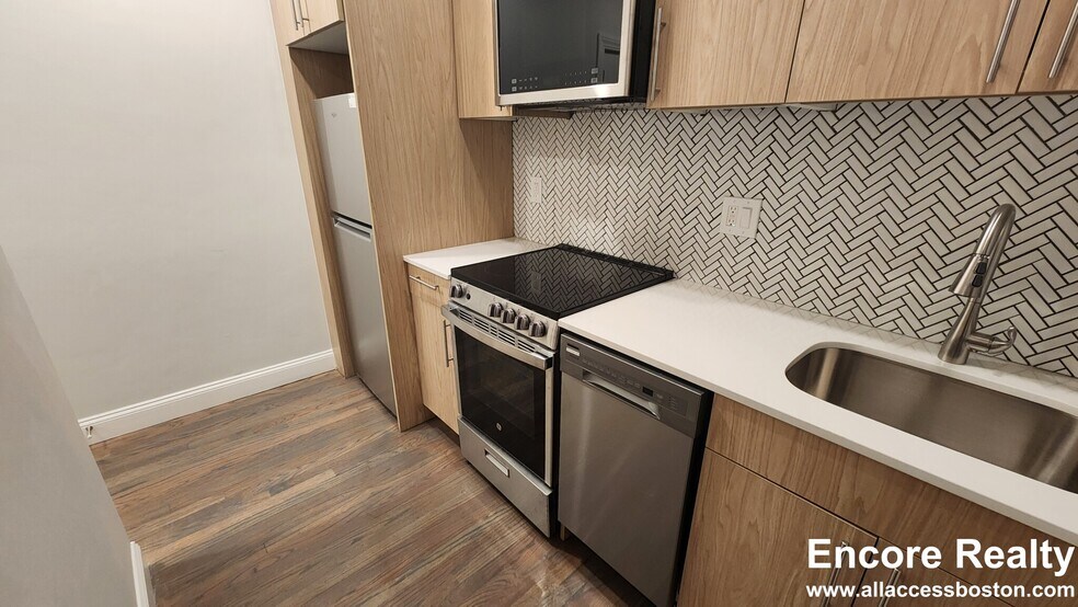 Building Photo - 112 Park St