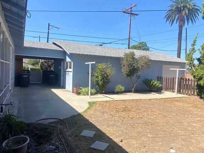 Building Photo - Home for Rent near Orange Circle