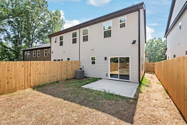 Building Photo - Move-in Ready Townhome in Westerly Hills