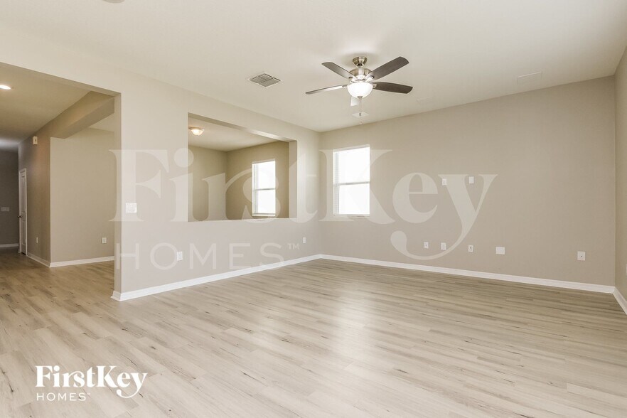 Building Photo - 14291 Seranoa Dr