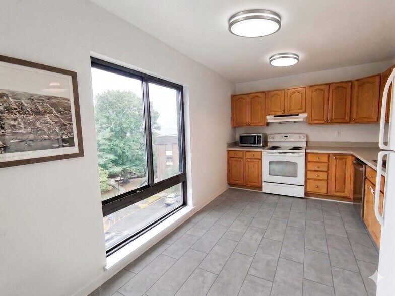 Building Photo - 110 Roberts Ln