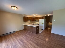 Building Photo - 626 Saxonwood Rd