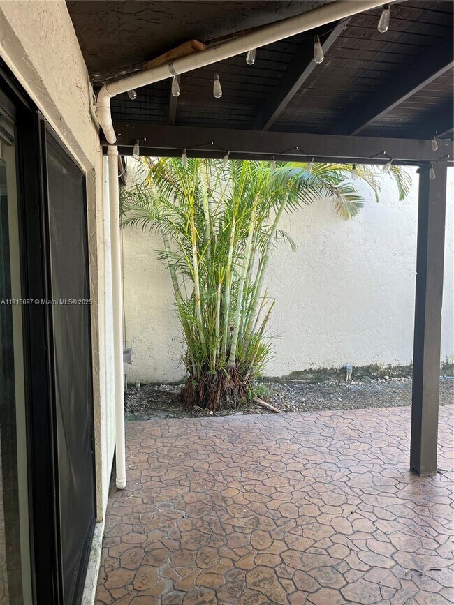 Building Photo - 9722 NW 6th Ln