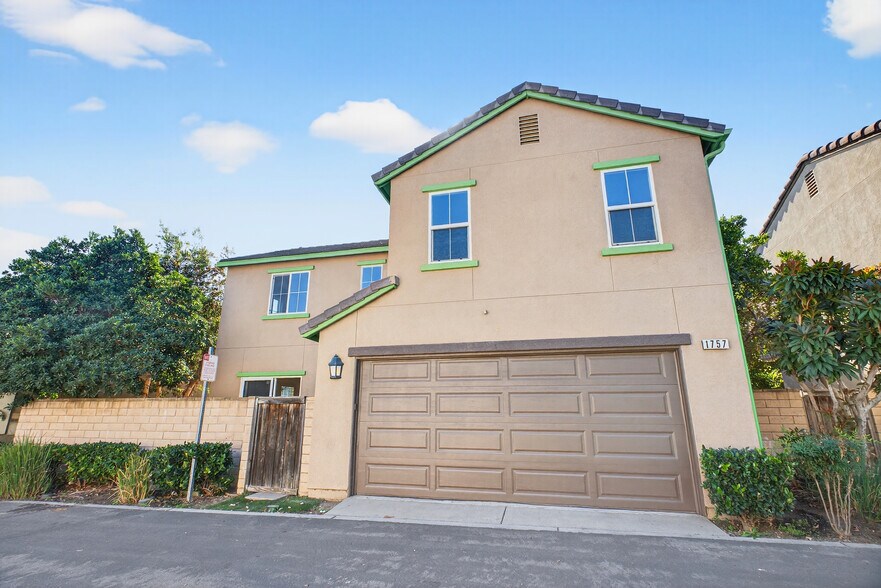 Building Photo - 1757 E Flora St