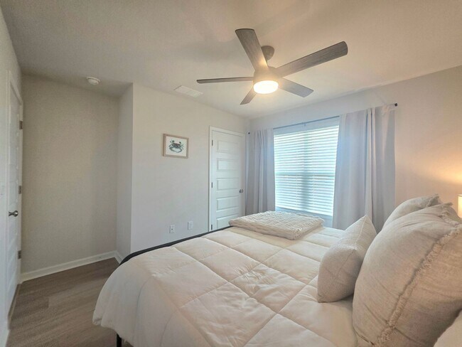 Building Photo - 4375 White Cedar Ct