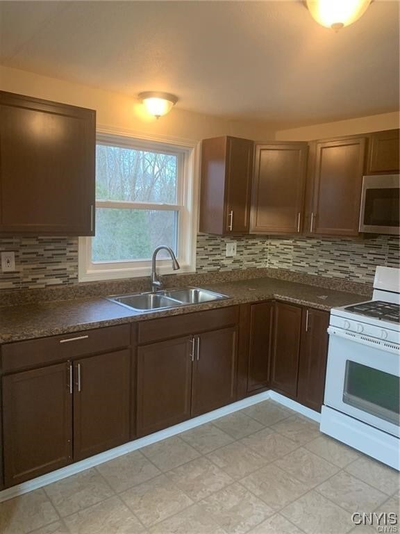 Building Photo - 303 Church St