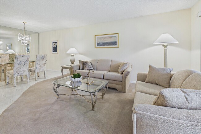 Building Photo - 15451 Pembridge Dr