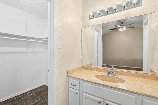 Building Photo - 609 Riverwood Dr